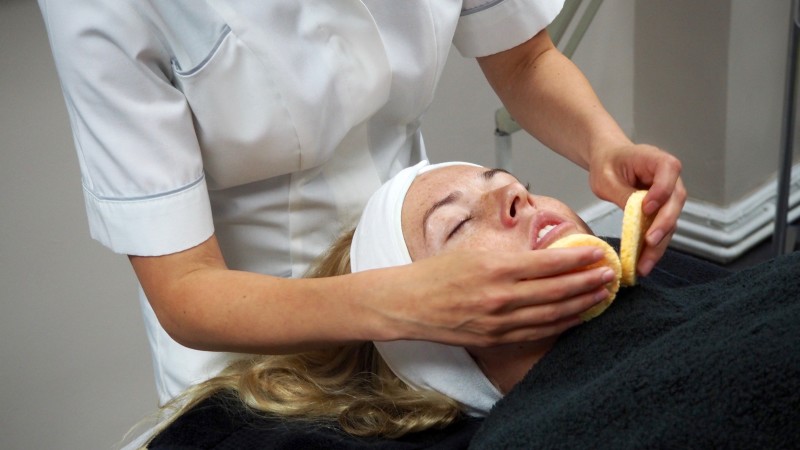 iS Clinical Fire & Ice Facial