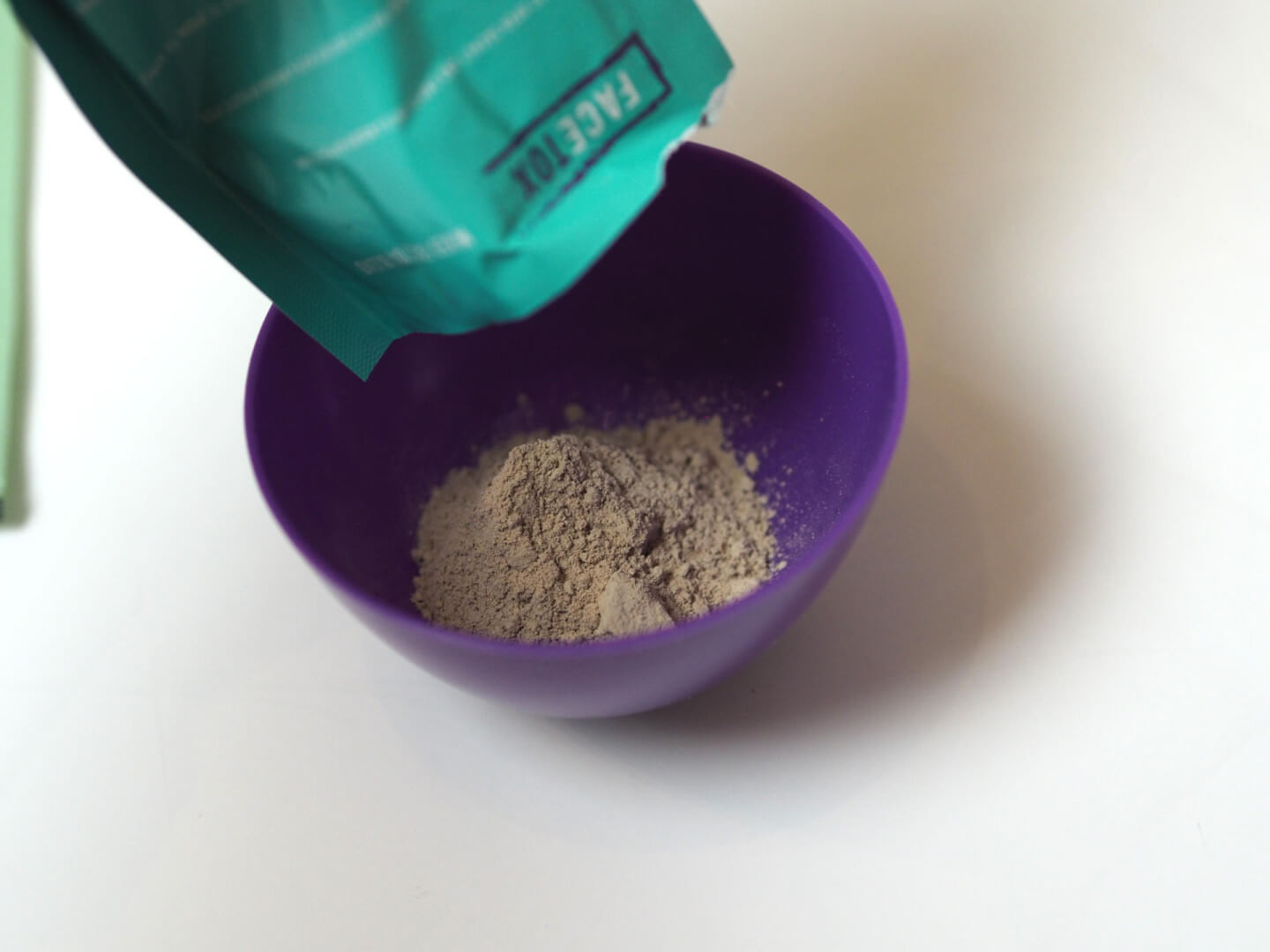 Facetox extract, pull and detoxify clay mask