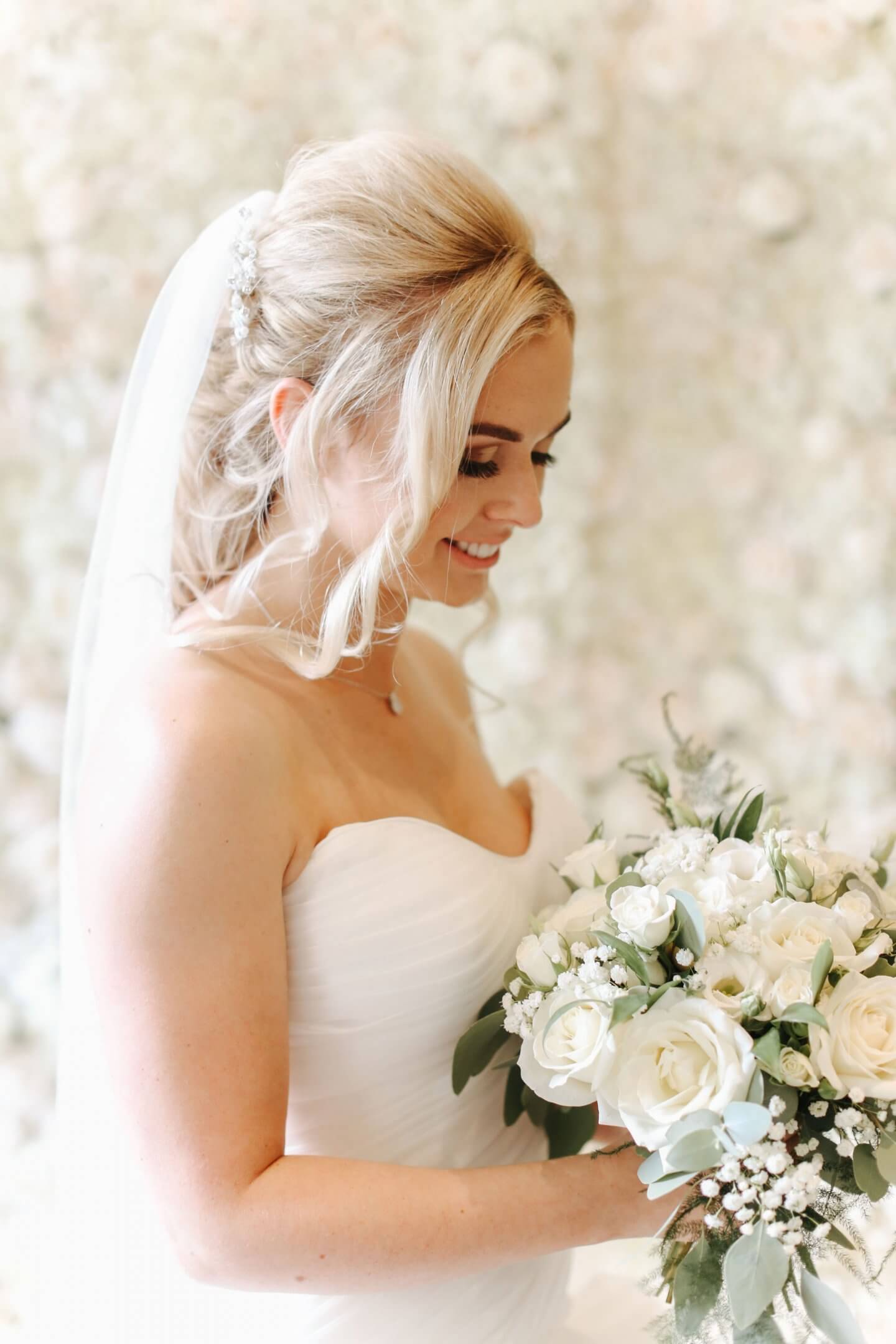 Styling our Wedding including a flower wall